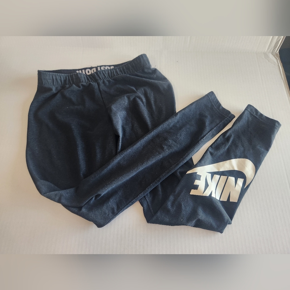 Nike Womens Sportswear Sz Med Swoosh Leggings Black. White Logo On Left Calf